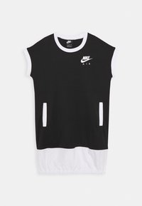 Černé bezramenné šaty Nike Air s bílým lemováním na límci, otvorech na rukávy, bočních kapsách a dolním lemu.