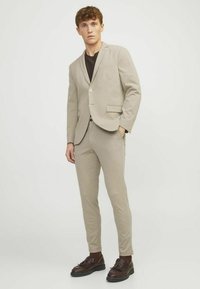 Jack & Jones JPSTMARCO JJCOOPER - Chino hlače - crockery
