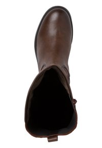 Bottine en cuir marron avec une texture lisse, bout rond et détail de fermeture éclair sur le côté. L'intérieur est doté d'une doublure sombre.