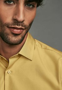 Next EASY CARE SINGLE CUFF - Cămașă - yellow gold