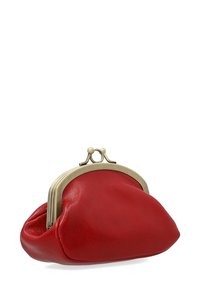 Rød læder clutch pung med en rund form og blød tekstur. Guld metalramme med en lås lukning øverst.