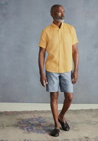 Next SIGNATURE SHORT SLEEVE - Ing - yellow