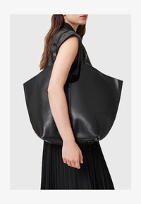 Sélectionné, black