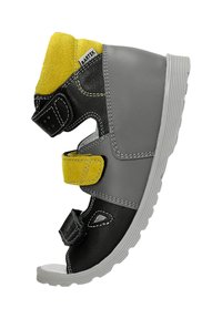 Sandal in pelle grigia con accenti in suede giallo, cinturini regolabili in Velcro e una resistente suola in gomma bianca; design open-toe.