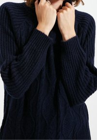 Trendyol Pletené šaty - dark blue