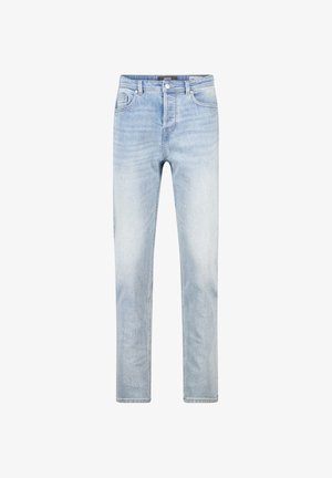 Jeans en denim bleu clair avec une coupe droite, cinq poches et une fermeture classique à bouton. Délavage décoloré avec des détails de whiskering subtils.