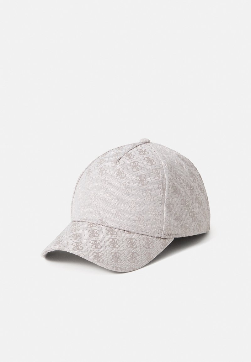 Casquette de baseball gris clair avec un motif monogramme répétitif subtil, une visière courbée et un bouton en tissu sur le dessus, présentée sur un fond blanc.