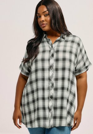 Button-up geruite shirt in grijs en zwart met korte mouwen. Kenmerkt zich door een losse pasvorm en een afgeronde zoom. Glad materiaal met een casual ontwerp.