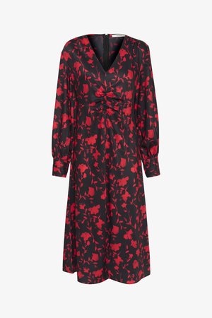 Mustmust, mille punaste lilledega must, V-kaelus, kogutud vöökoht ja pikad puffvarrukad. Omab selja küljes tõmblukku, et seda oleks lihtne selga panna.