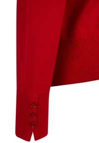 Roter gestrickter Pullover mit einem gerippten Saum und Ärmelbündchen, drei dekorativen Knöpfen am Bündchen und einem V-Schlitz-Detail am Saum.