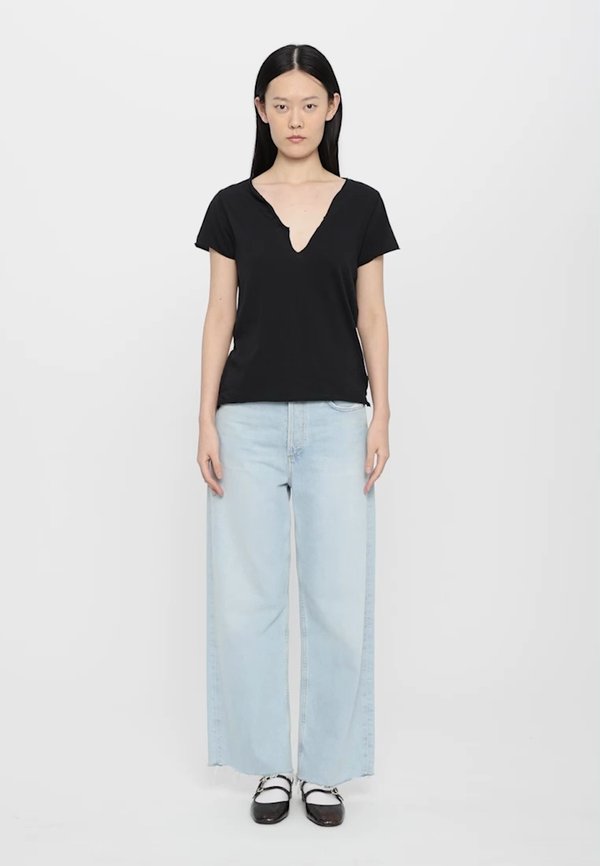 TUNI WINGS - Basic T-shirt - noir3