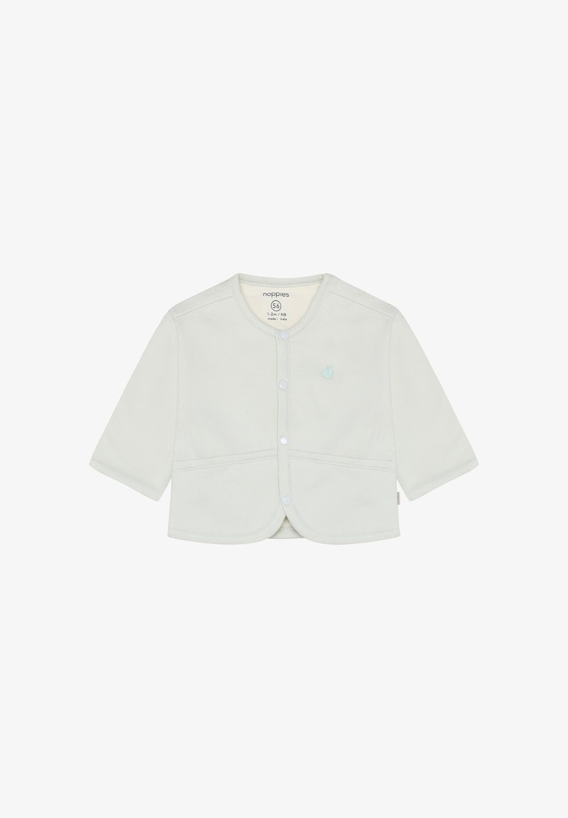 Lysegrå kort babycardigan med lange ærmer, rund hals, trykknapper foran og lille æblelogo på brystet.