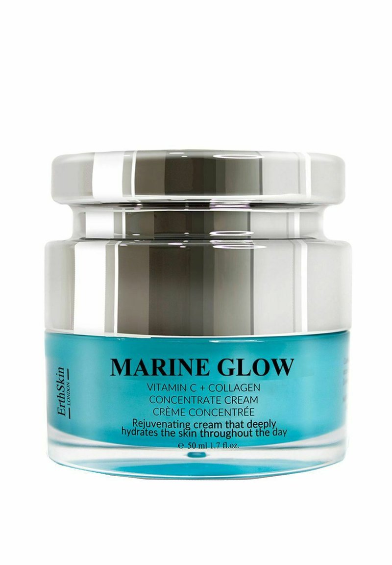 Przezroczysty słoik z srebną pokrywką, zawierający jasnoniebieską krem. Etykieta z czarnym tekstem: "MARINE GLOW, Witamina C + Kolagen, 50 ml."