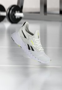 Niet geselecteerd, footwear white/black/digital lime