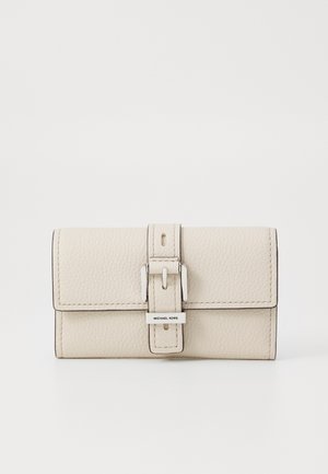MICHAEL Michael Kors NOLITA FLAP TRIFOLD WALLET - Portofel - light sand