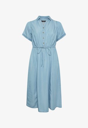 Vestido midi de manga corta azul claro con cuello, botones delanteros y cinturón ajustable en la cintura, confeccionado en suave tejido de mezclilla.