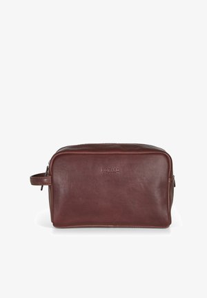 Borsa da toeletta in cuoio marrone, di forma rettangolare, con superficie testurizzata, manico laterale e logo "HOWARD LONDON" impresso sul davanti.