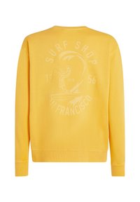 Sudadera amarilla de manga larga, con cuello redondo y un estampado gráfico que presenta "SURF SHOP", un surfista y "SAN FRANCISCO 1956" en la parte posterior.