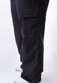 Dr.Denim Plus Kapsáče - black