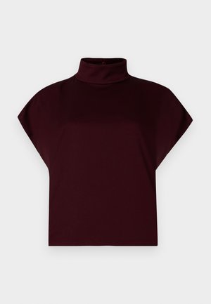 Burgunderfarget cropped topp med høy mock neck, korte ermer og glatt, elastisk stoff. Ingen synlige mønstre eller maskinvare detaljer.