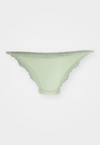 Groene geribde kanten ondergoed met gegolfde randen. De stof is zacht en lichtgewicht, met een delicate kanten rand langs de taille.