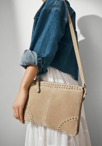 Next STUDDED - Ülerinna-kott - bone