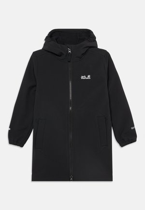 Czarna kurtka z kapturem, zamkiem błyskawicznym z przodu, dwoma bocznymi kieszeniami, elastycznymi mankietami, białym logo Jack Wolfskin na piersi i napisem TEXAPORE na rękawie.
