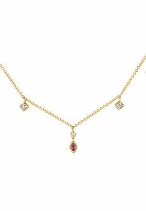 Collar de cadena de oro con tres colgantes: dos piedras preciosas cuadradas (azul claro, transparente) y una piedra preciosa en corte marquesa de color rosa.