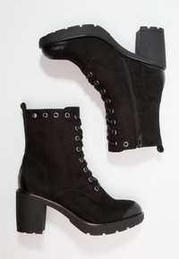 s.Oliver Platform-nilkkurit - black