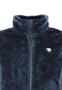 Veste en polaire bleu marine avec col montant et fermeture zippée. Texture douce et finition lisse. Présentant un petit emblème sur le côté gauche.