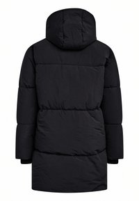 Chaqueta de plumas negra con capucha, con un diseño acolchado y un corte relajado. Tela suave con un acabado mate, sin hardware visible.