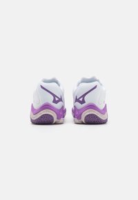 Mizuno WAVE LIGHTNING Z8 - Volleyballsko - white/patrician purple/quince
