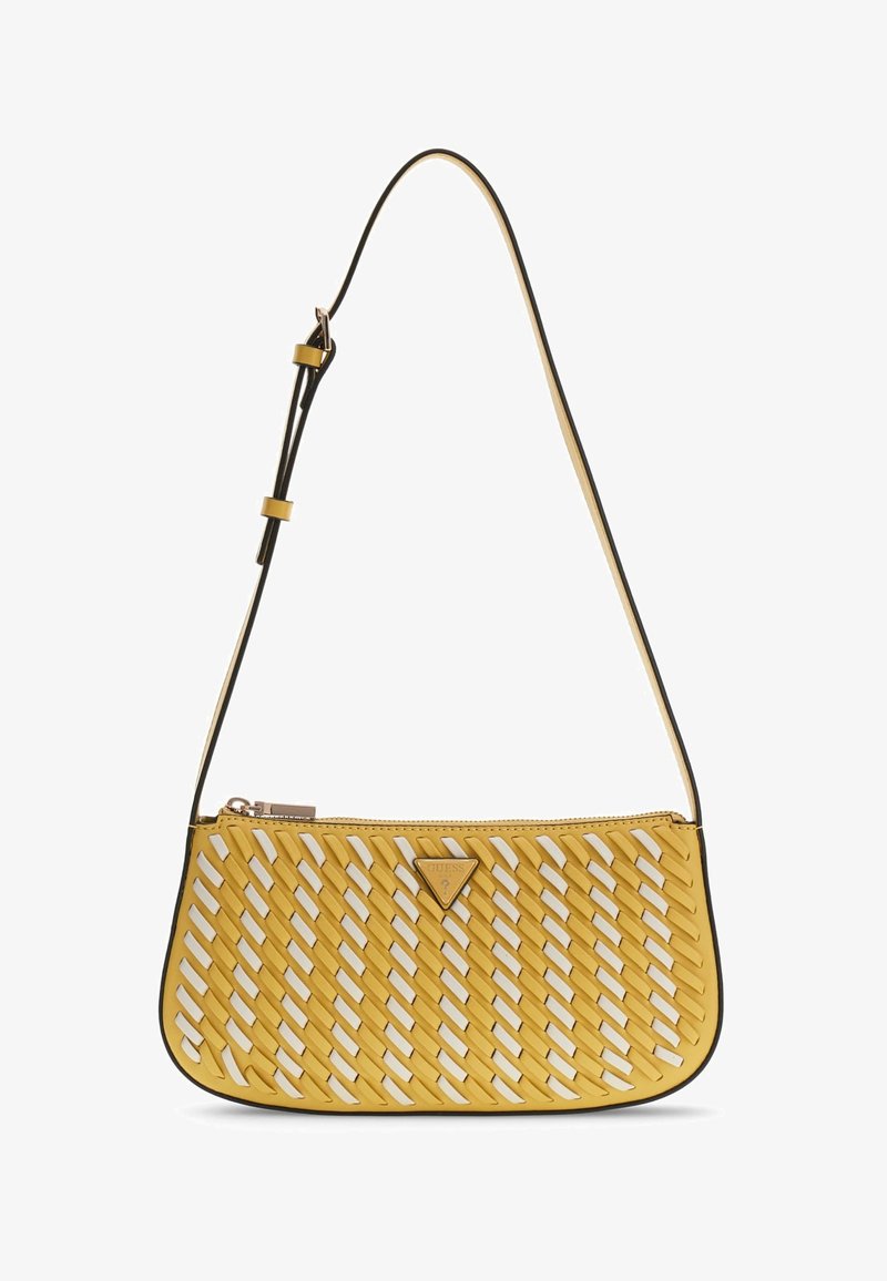 Sac bandoulière tissé jaune et blanc avec sangle réglable, fermeture éclair dorée et une petite plaque triangulaire du logo GUESS au centre devant.