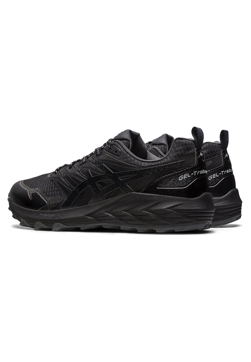 Zapatillas de trail running negras con un upper de malla texturizada, suela de goma y capuchón protector para los dedos. Incluye un collar acolchado y una lengüeta de agarre.