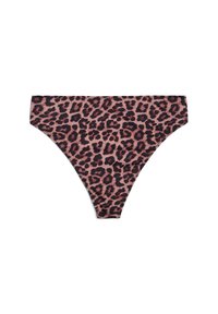 Bas de bikini à imprimé léopard, au design sans coutures, avec des taches sombres sur un fond rose clair et des ouvertures de jambes haute-coupes.