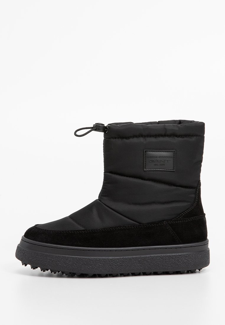 Botín negro impermeable hasta el tobillo con parte superior de nylon acolchado, acentos de ante, suela de goma y un cordón ajustable en la parte superior para un ajuste seguro.