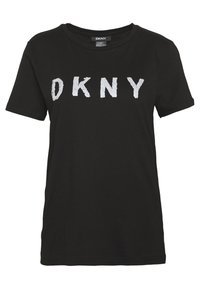 Svart bomullströja med korta ärmar och rund halsringning, med bokstäverna "DKNY" i vita paljetter över framsidan.