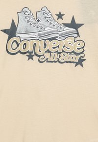 Converse RETRO SNEAKER  - Apdrukāts T-krekls - natural ivory/dark matter