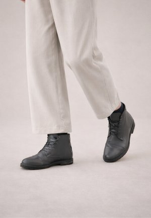 93 FELT LINED - Nööritavad poolsaapad - schwarz