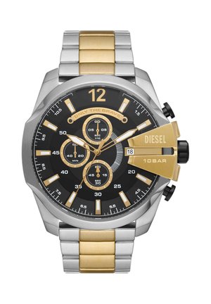 Chronograph-Armbanduhr mit schwarzem und goldfarbenem Zifferblatt, silber-goldenem Metallarmband, Datumsanzeige sowie den Schriftzügen "Only The Brave" und "Diesel 10BAR".