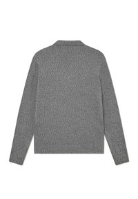 Šedý pletený cardigan s golierovým výstrihom, dlhými rukávmi a textúrovanou tkaninou. Zadný pohľad ukazuje čistý dizajn bez ozdôb.