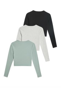 Drei langärmlige Crop-Tops in Schwarz, Grau und Hellgrün, mit Rundhalsausschnitt und figurbetontem Schnitt, aus weichem Stretchmaterial gefertigt.