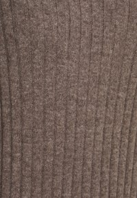 pure cashmere TURTLENECK MAXI DRESS - Vestido de malha - heather brown