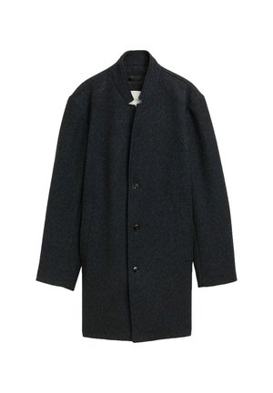 Manteau en laine gris foncé au design minimaliste, avec un col montant, des boutons à l'avant et des poches latérales. Tissu texturé avec un motif subtil.