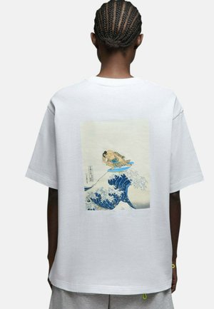 Saē, T-SHIRT TOSHI SUMO SURF WHITE FEMME - T-shirt imprimé - blanc