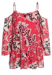 Blouse florale rose avec design épaules dénudées, présentant un col élastique, des manches fluides et un ourlet en volants superposés. Fabriquée en tissu léger.