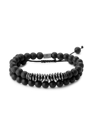 Sort perlearmbånd med matte runde perler, der har en skinnende metalspiral og teksturerede accenter, justerbart med en sort snor.