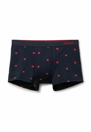 Dunkelblaue Boxershorts mit roten Krabbenmustern und einem dunklen Bund mit dem roten "IUMAN"-Logo auf der rechten Seite.