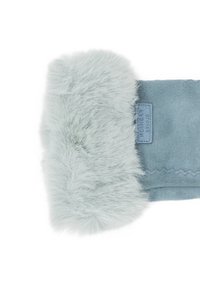 Guanto blu chiaro foderato in finta pelliccia in morbida suede. Presenta un accento ricamato e un'etichetta in tessuto. Texture liscia con una finitura morbida.