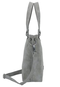 Borsa in suede grigia con forma arrotondata, dotata di chiusura con zip, anelli metallici e doppie tracolle. Inclusa una tracolla regolabile.
